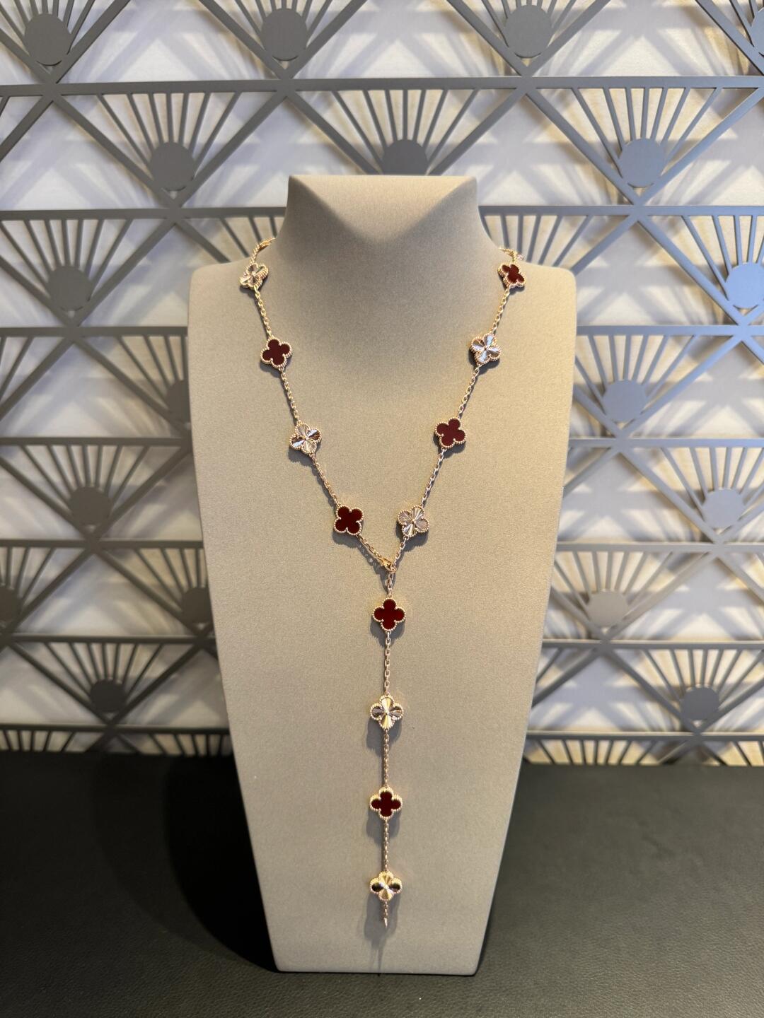 [RAFFINE]CLOVER 20 MOTIFS LASER CARNELIAN NECKLACE