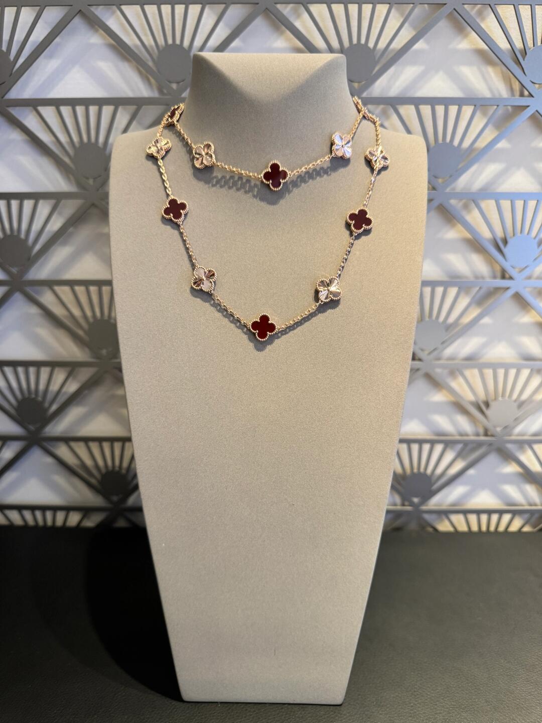 [RAFFINE]CLOVER 20 MOTIFS LASER CARNELIAN NECKLACE