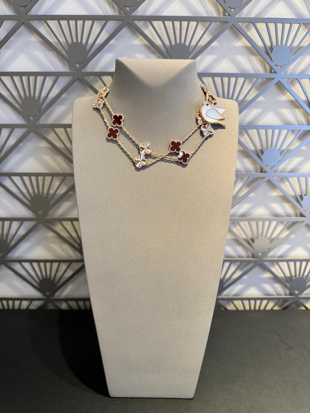 [RAFFINE]CLOVER 20 MOTIFS LASER CARNELIAN NECKLACE