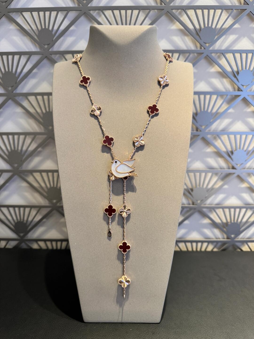 [RAFFINE]CLOVER 20 MOTIFS LASER CARNELIAN NECKLACE