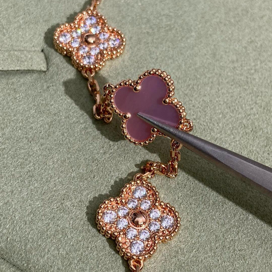 [RAFFINE]CLOVER 10 MOTIFS DIAMOND PINK MOP NECKLACE