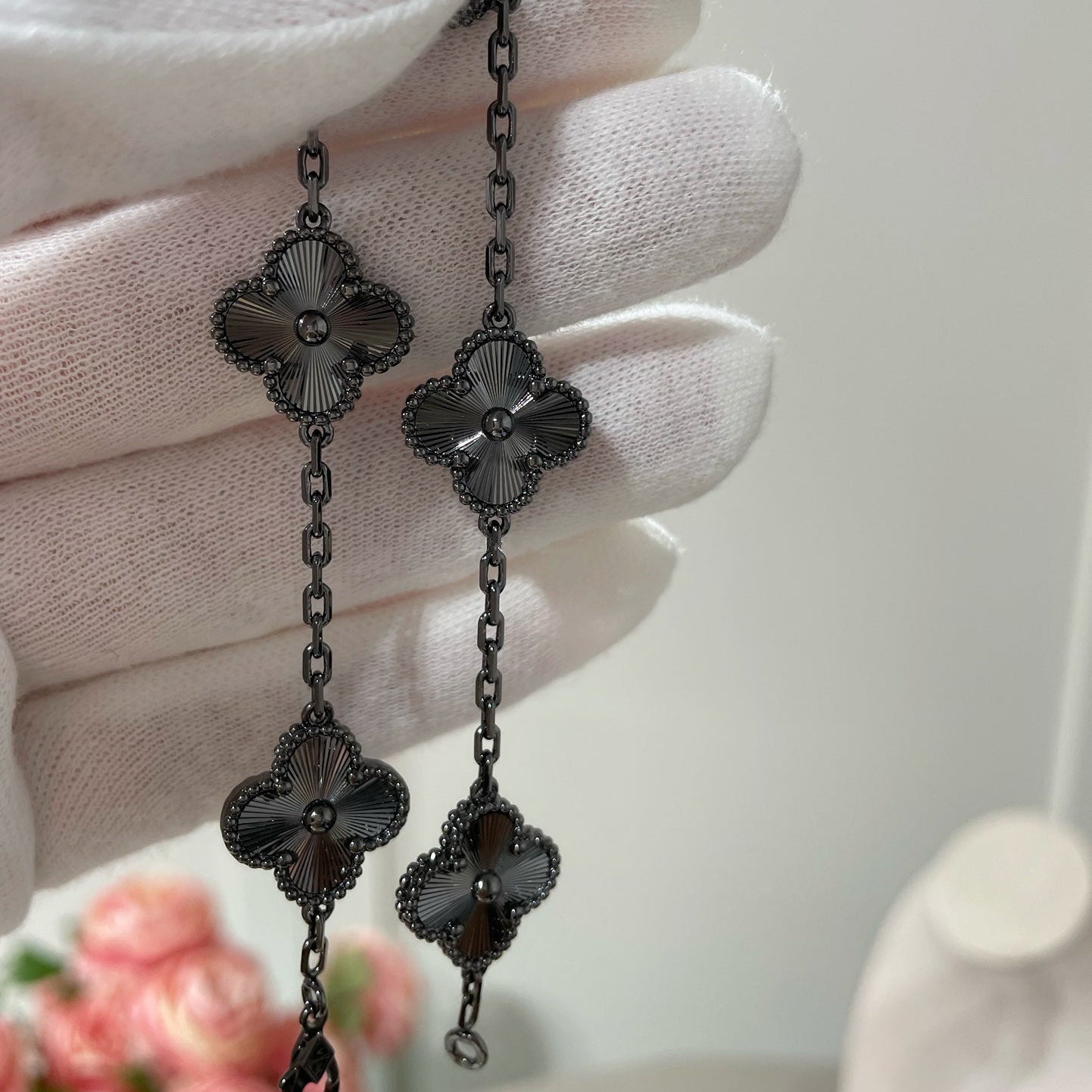 [RAFFINE]CLOVER 5 MOTIF BLACK BRACELET