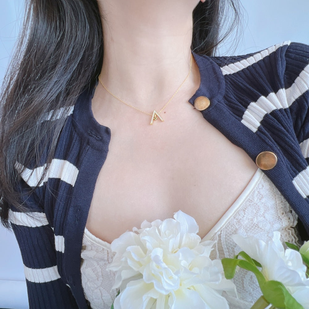 [RAFFINE]Collar brillante en forma de "A"