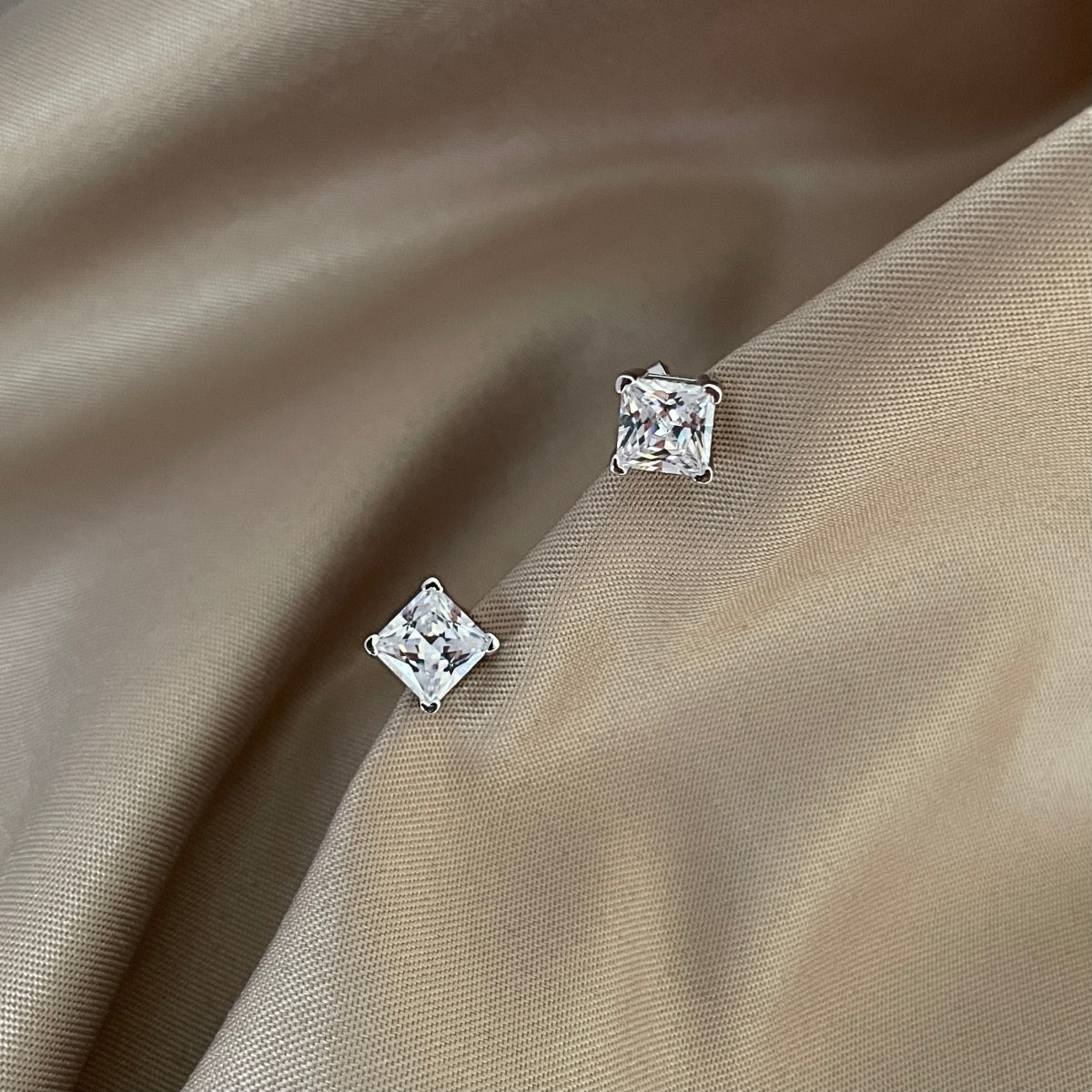 [RAFFINE]Pendientes delicados de forma cuadrada