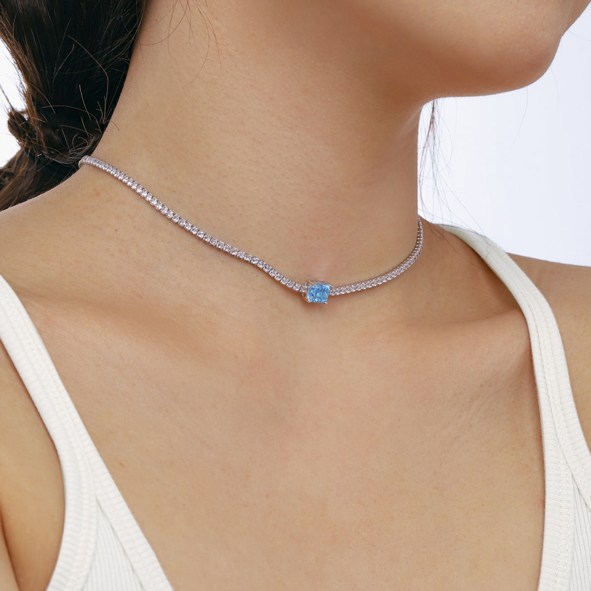 [RAFFINE]2.0 carat Ornate Emerald Cut Necklace