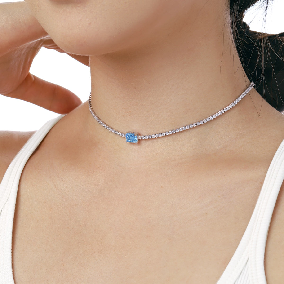 [RAFFINE]2.0 carat Ornate Emerald Cut Necklace