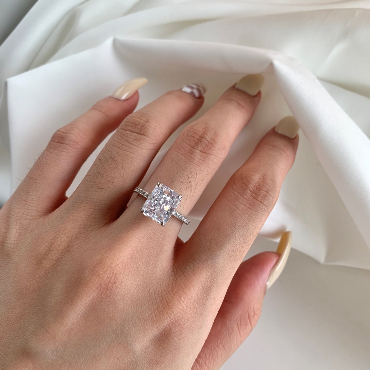 [RAFFINE]4.0 Carat Luxurious Engagement Ring