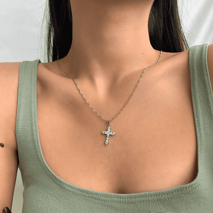 [RAFFINE]Delicado collar con forma de cruz