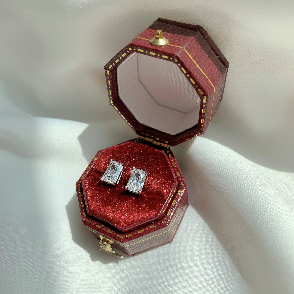 [RAFFINE]Stylish Shiny Rectangular Center Stone Stud Earrings