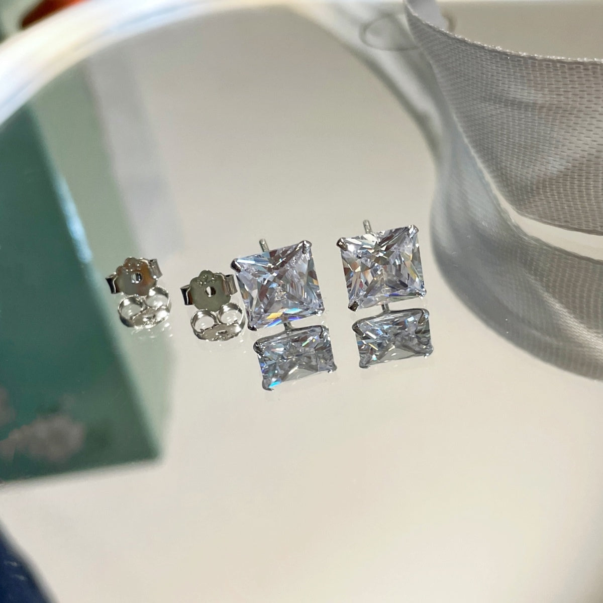 [RAFFINE]Pendientes de forma cuadrada adornada
