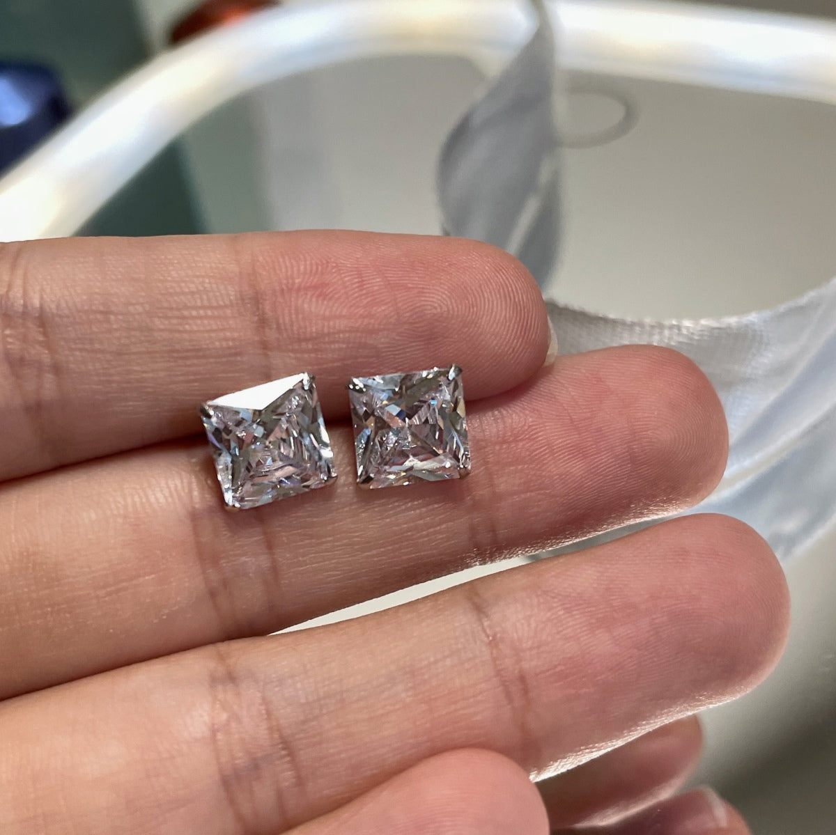 [RAFFINE]Pendientes de forma cuadrada adornada