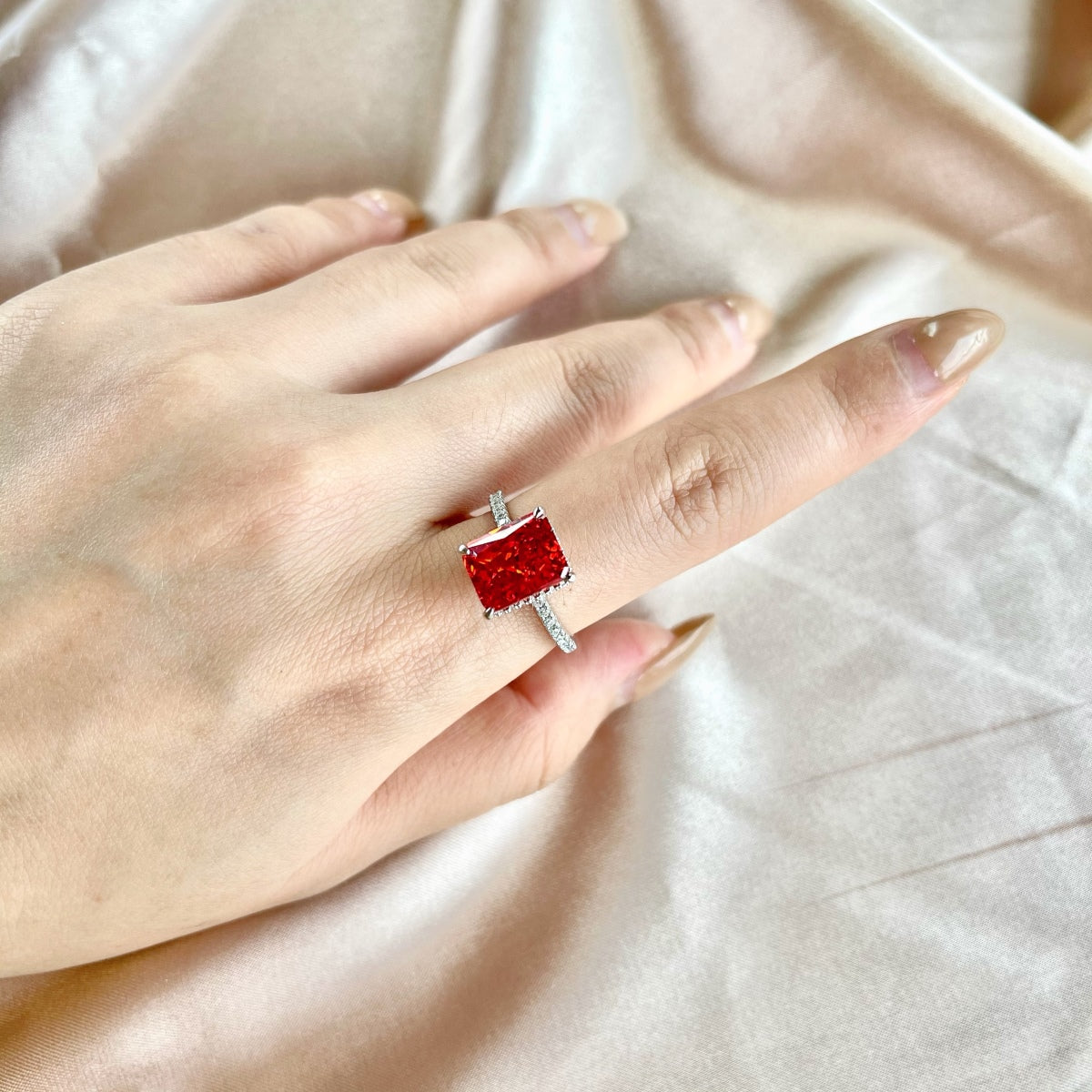 [RAFFINE]4.0 Carat Luxurious Engagement Ring