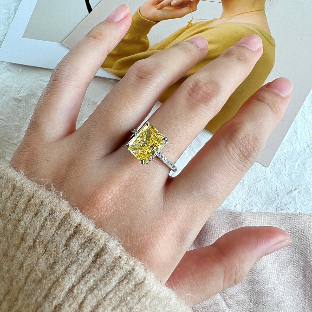 [RAFFINE]4.0 Carat Luxurious Engagement Ring