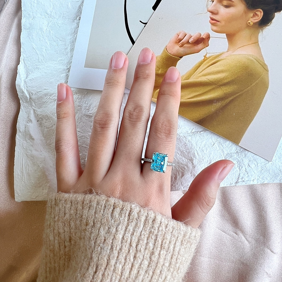[RAFFINE]4.0 Carat Luxurious Engagement Ring
