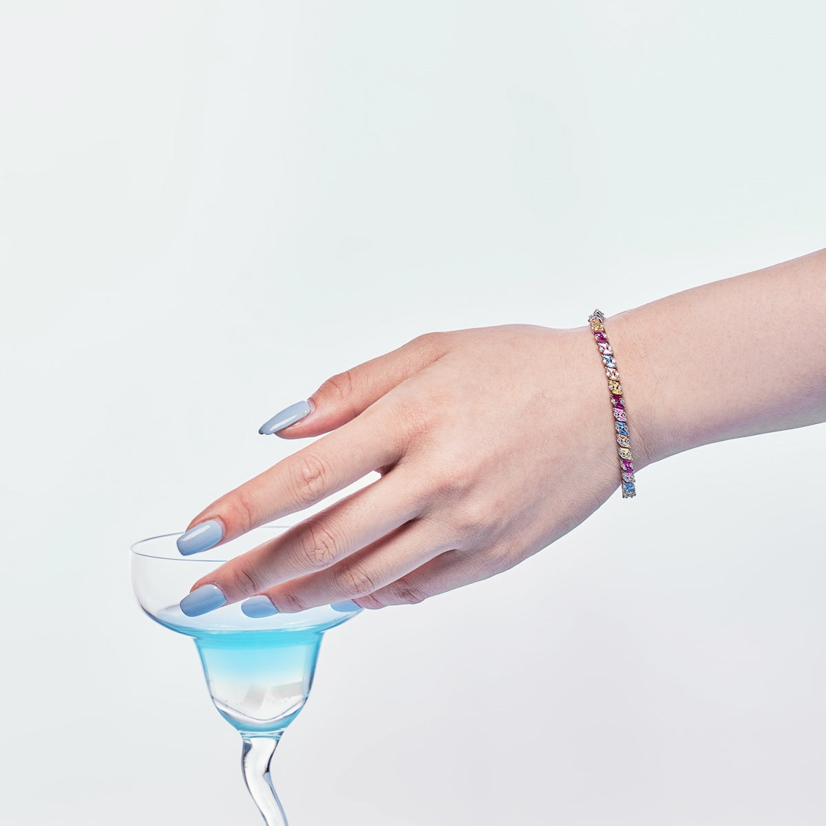 [RAFFINE]Pulsera de fiesta adornada con brillantes y cortes múltiples