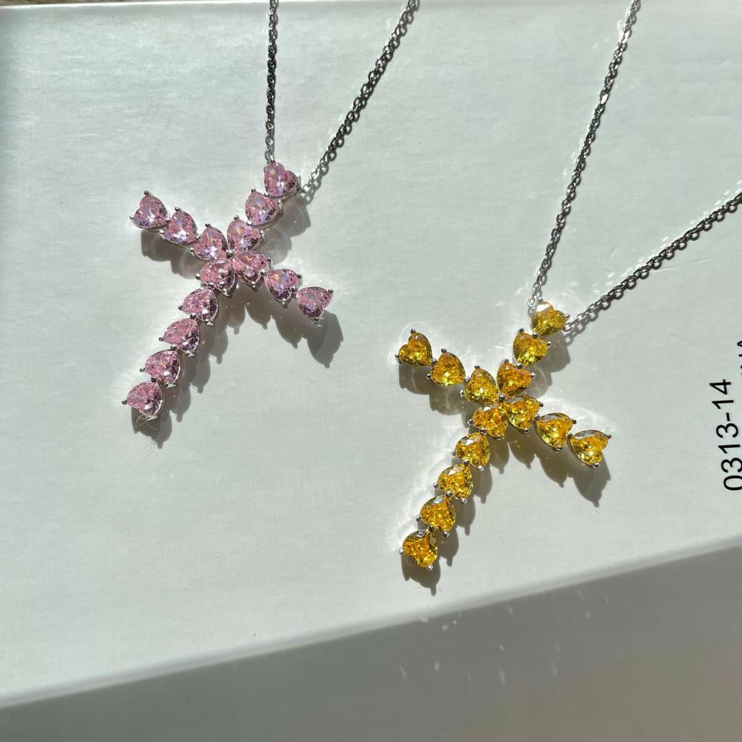 [RAFFINE]Collar con forma de cruz radiante