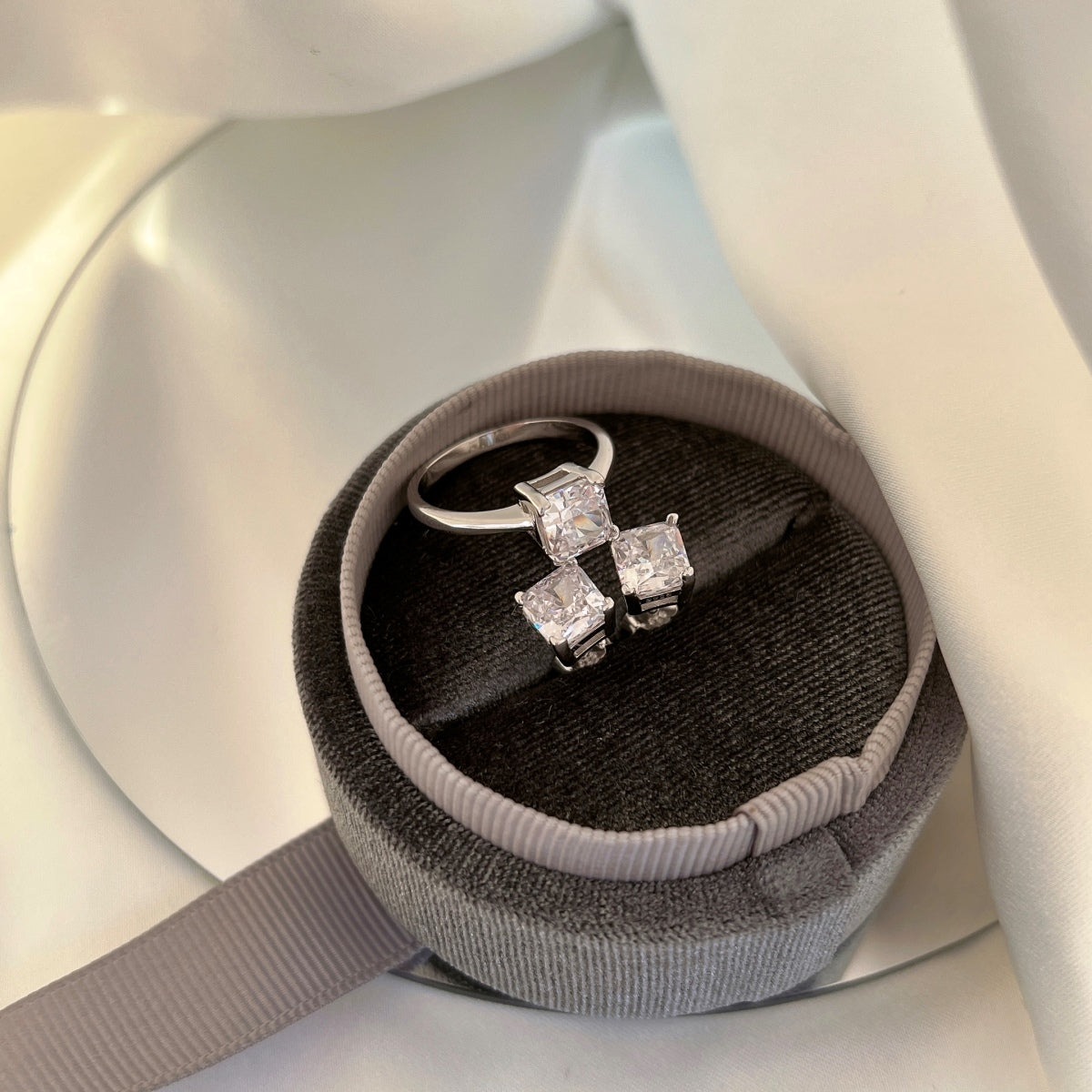 [RAFFINE]1.0 Carat Radiant Princess Cut Wedding Earrings