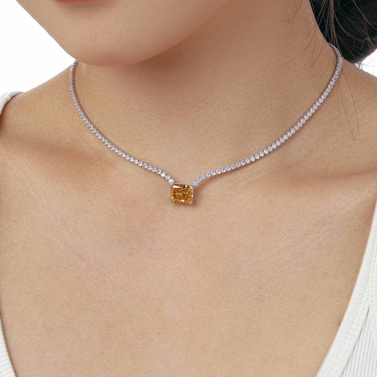 [RAFFINE] Elegante collar de corte radiante de 4,0 quilates