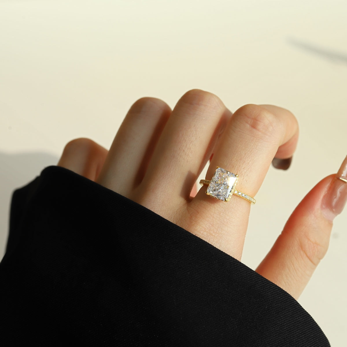 [RAFFINE]4.0 Carat Luxurious Engagement Ring