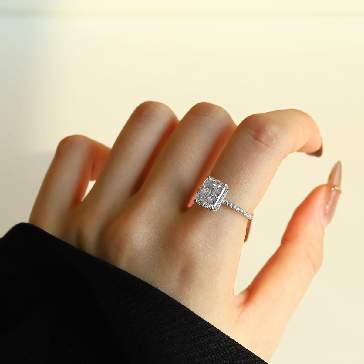 [RAFFINE]4.0 Carat Luxurious Engagement Ring