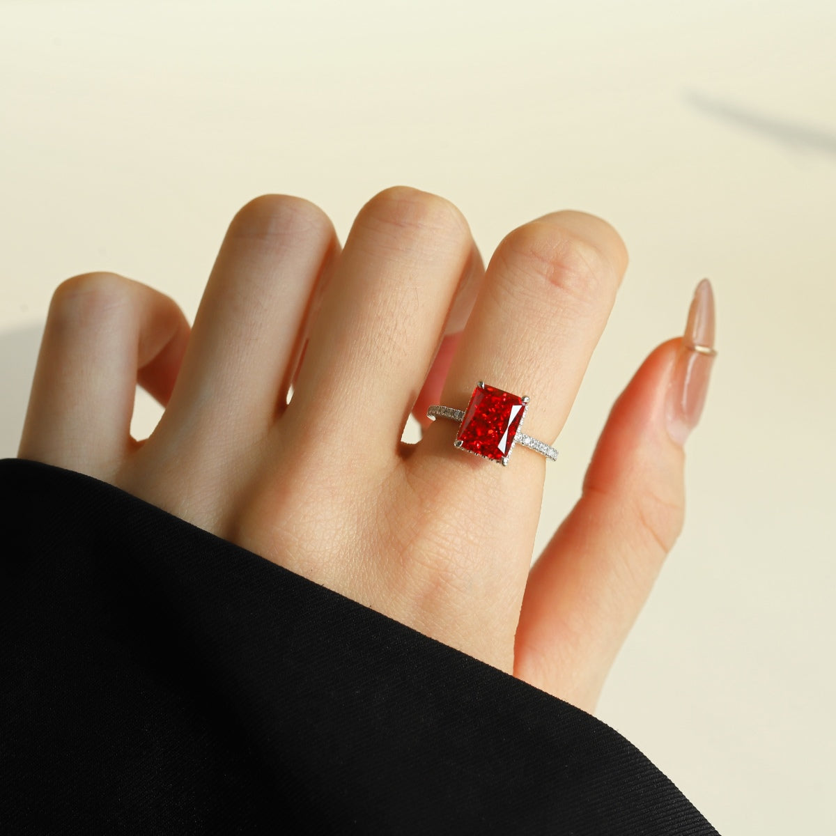 [RAFFINE]4.0 Carat Luxurious Engagement Ring