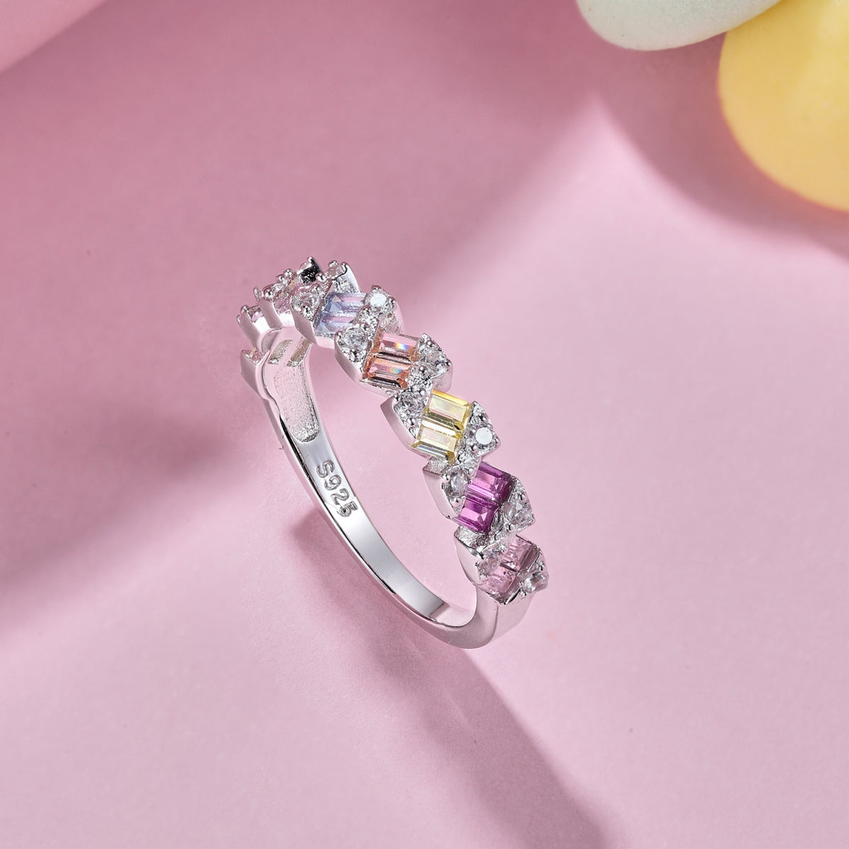 [RAFFINE]Delicate Vibrant Emerald Cut Daily Ring