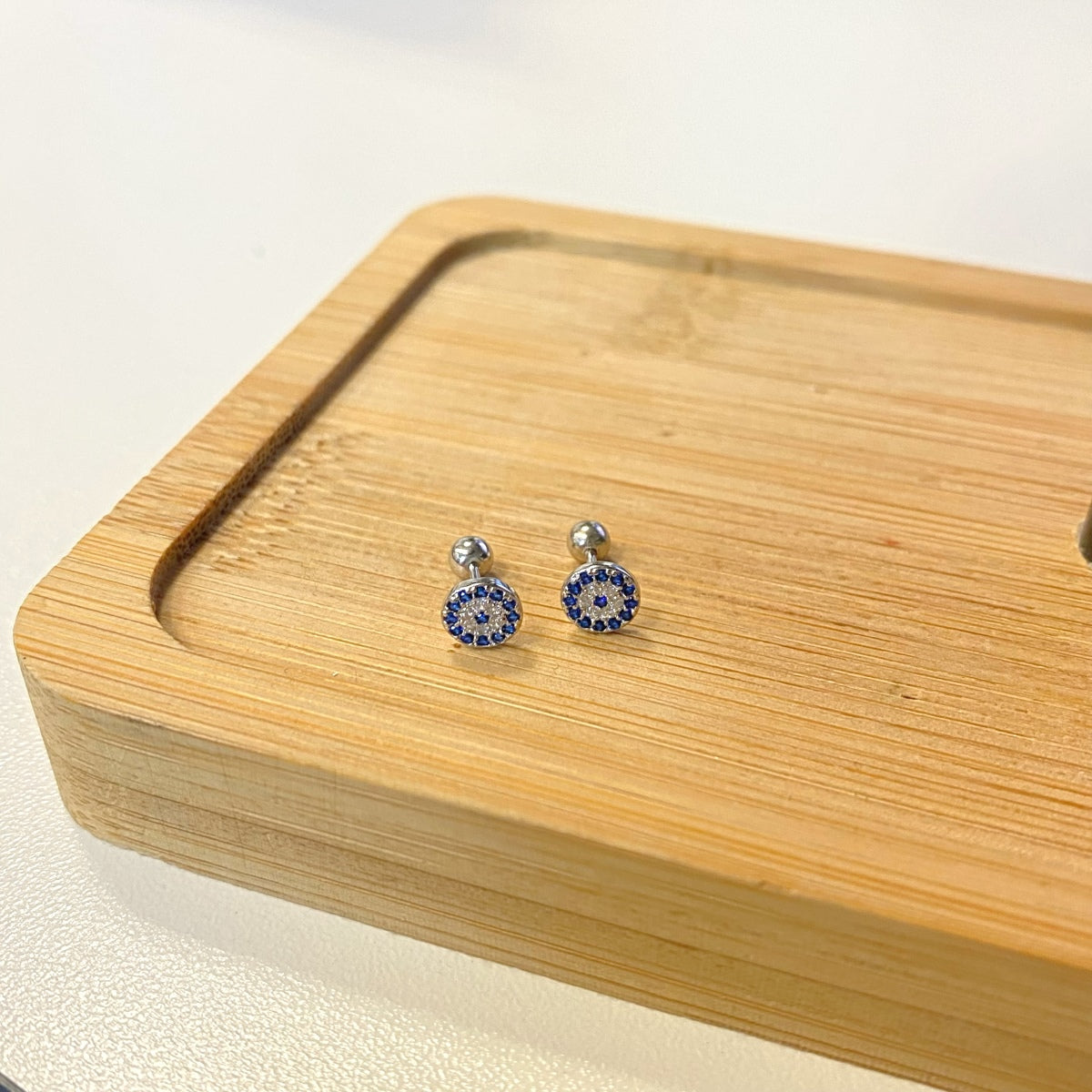 [RAFFINE]Pendientes de uña con forma de hueso de oreja de ojo de diablo