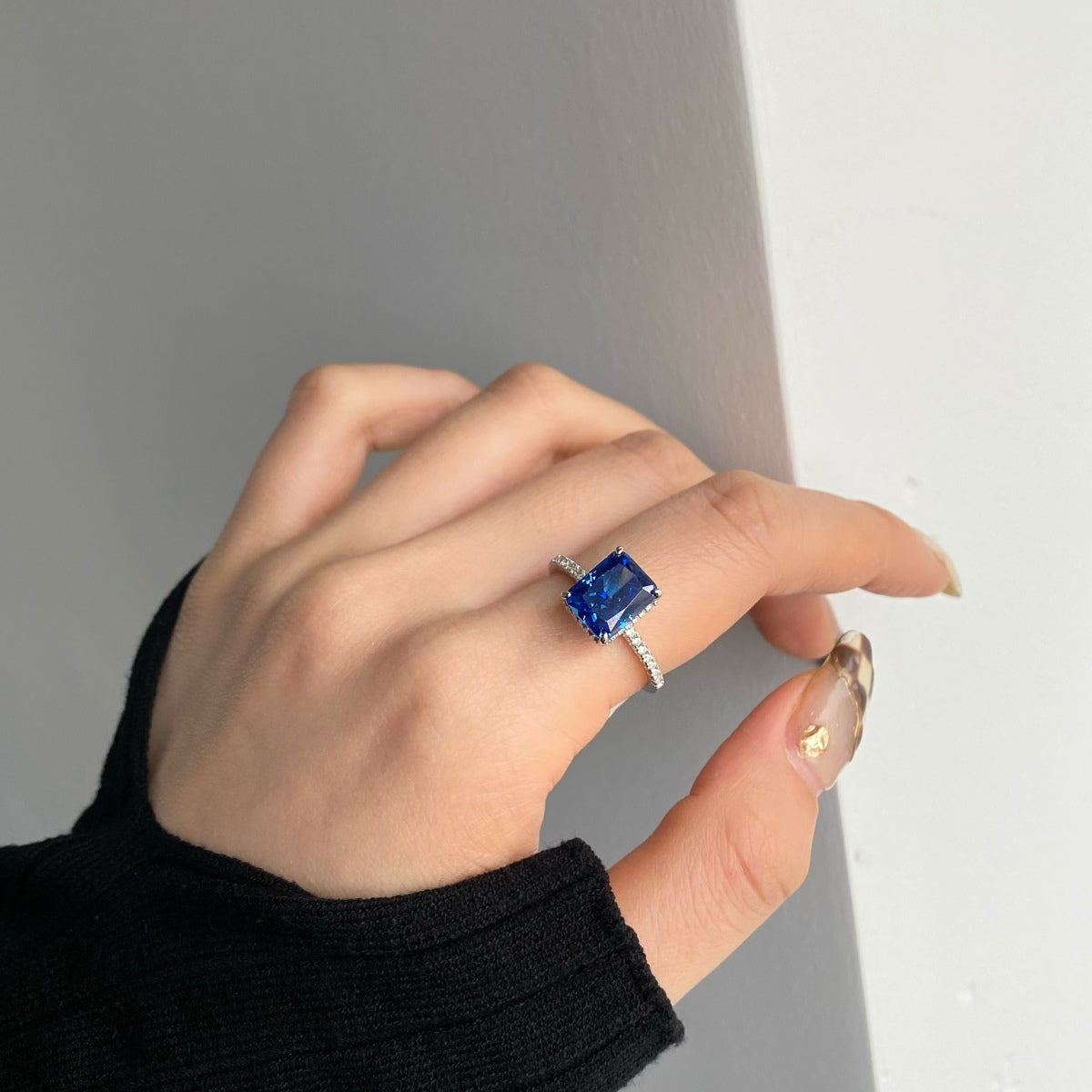 [RAFFINE]4.0 Carat Luxurious Engagement Ring