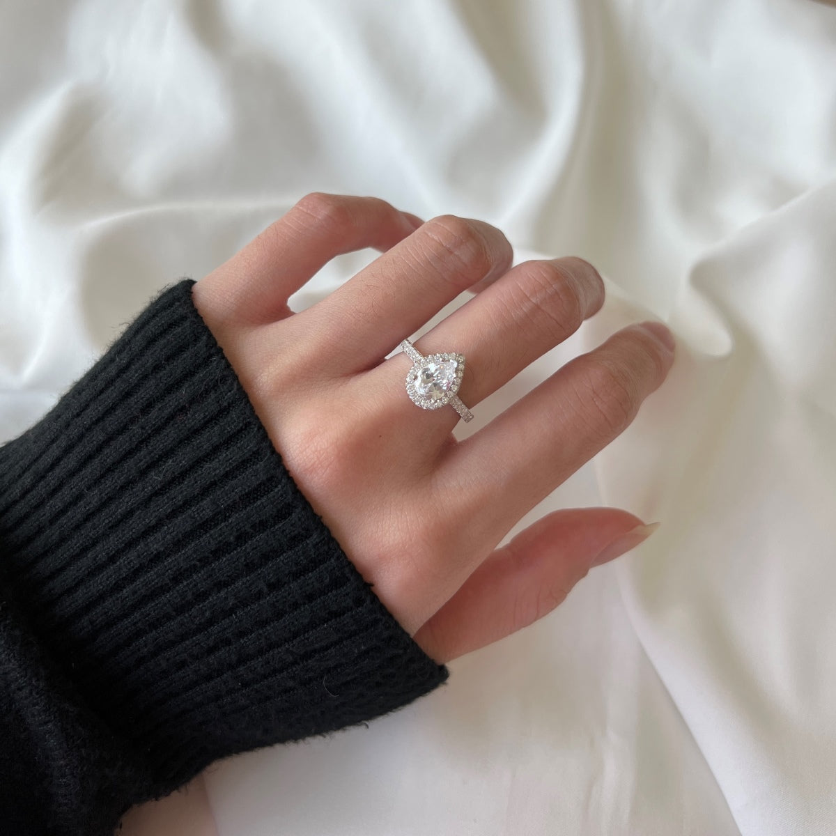 [RAFFINE]1.0 Carat Luxurious Resplendent Water Drop Shape Wedding Ring