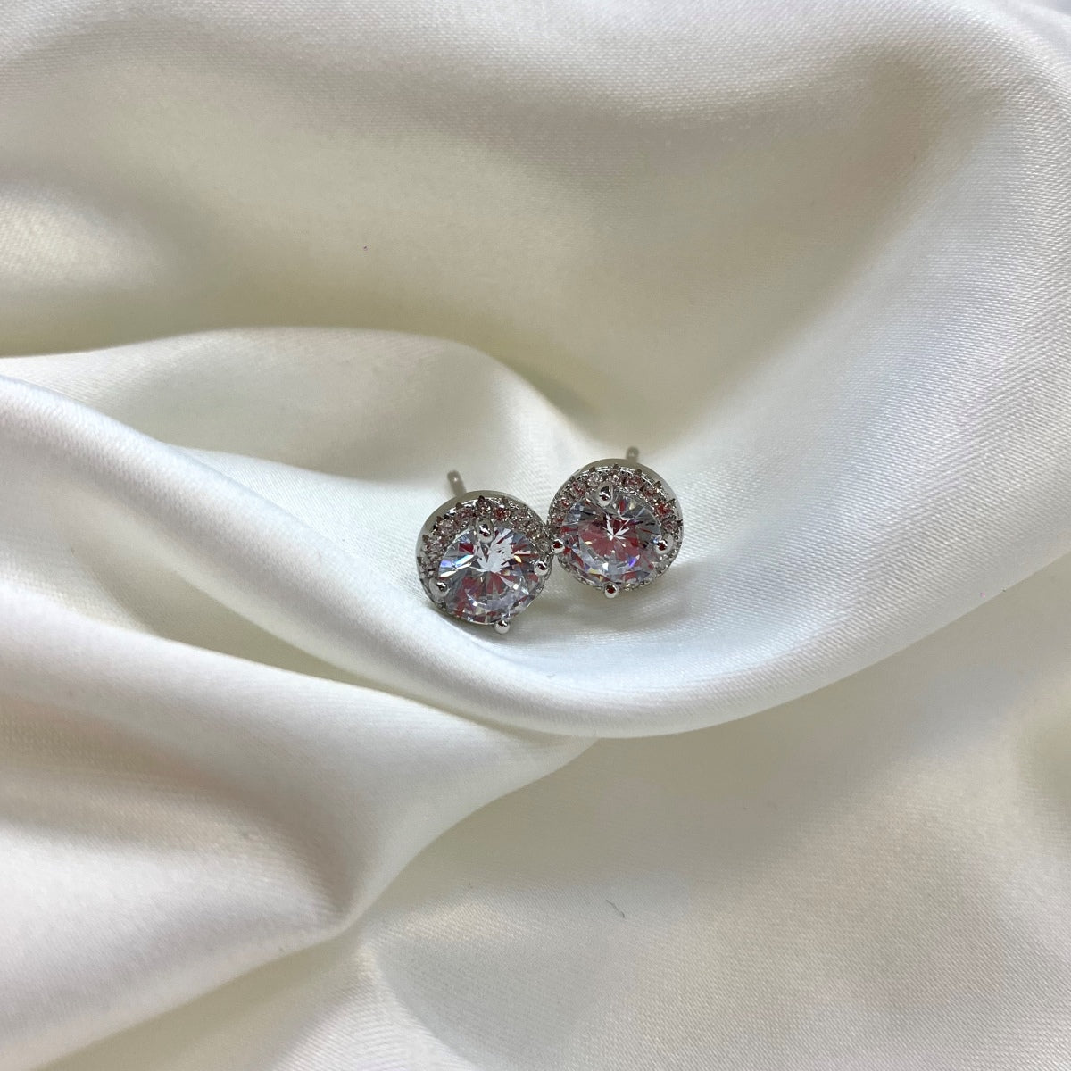 [RAFFINE]Pendientes clásicos de princesa con forma redonda