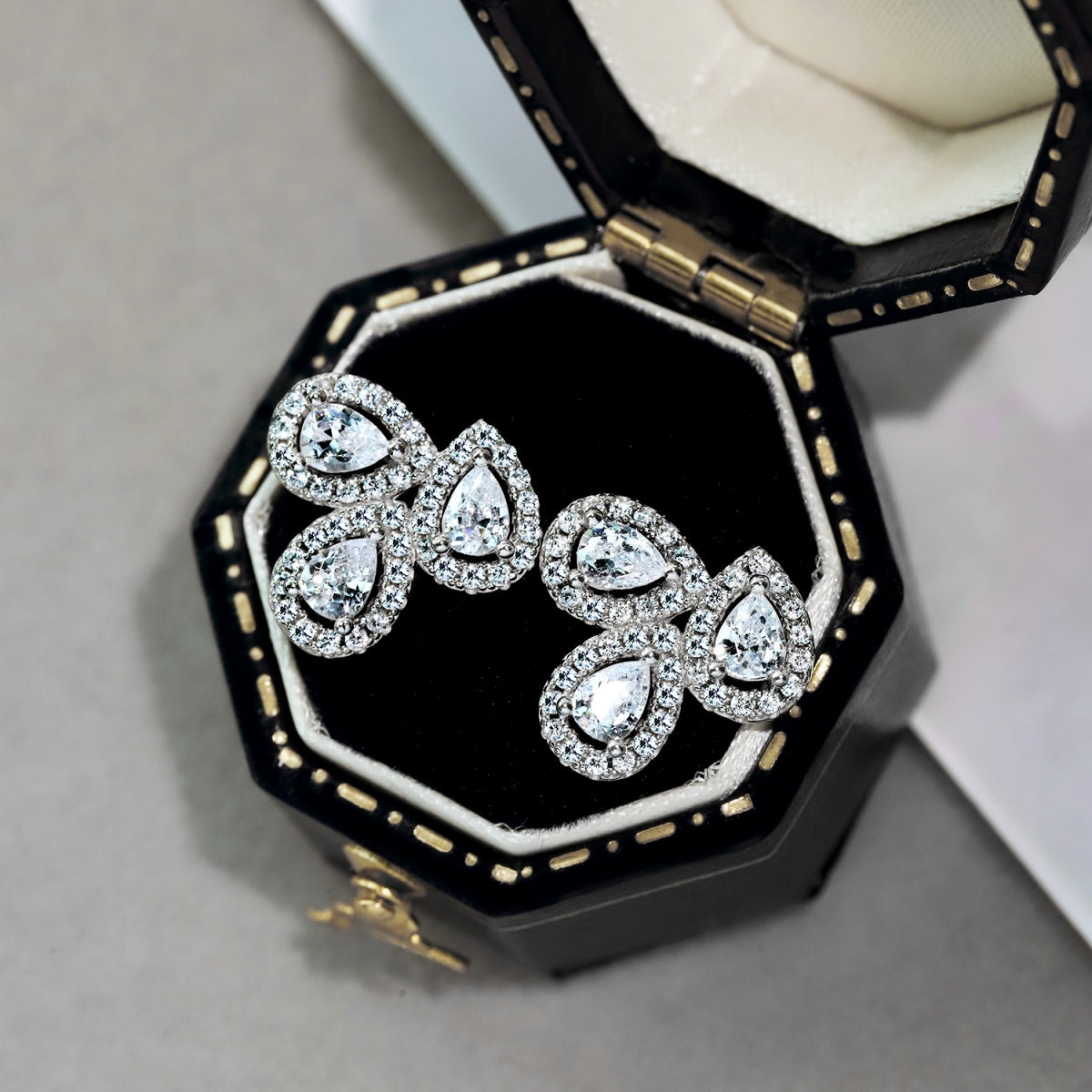 [RAFFINE]Ornate Flower Shape Pear Cut Lover Earrings