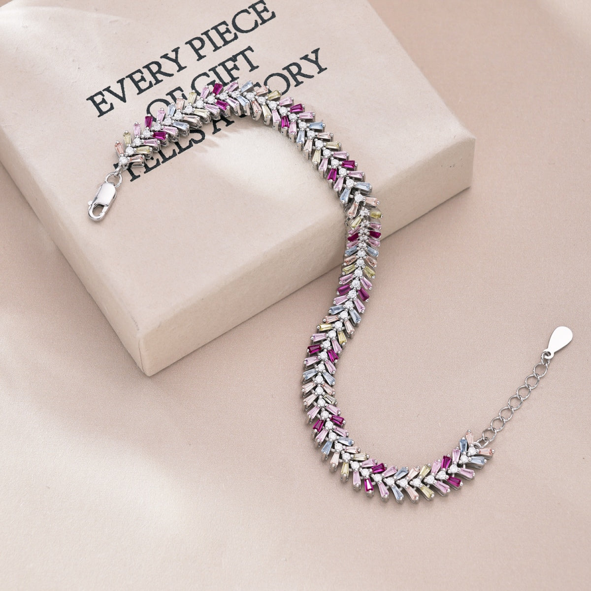 [RAFFINE]Pulsera diaria delicada con corte esmeralda radiante