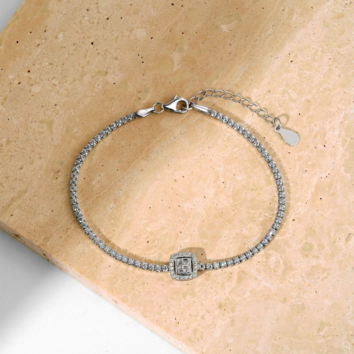 [RAFFINE]Pulsera de banquete de lujo con forma cuadrada deslumbrante