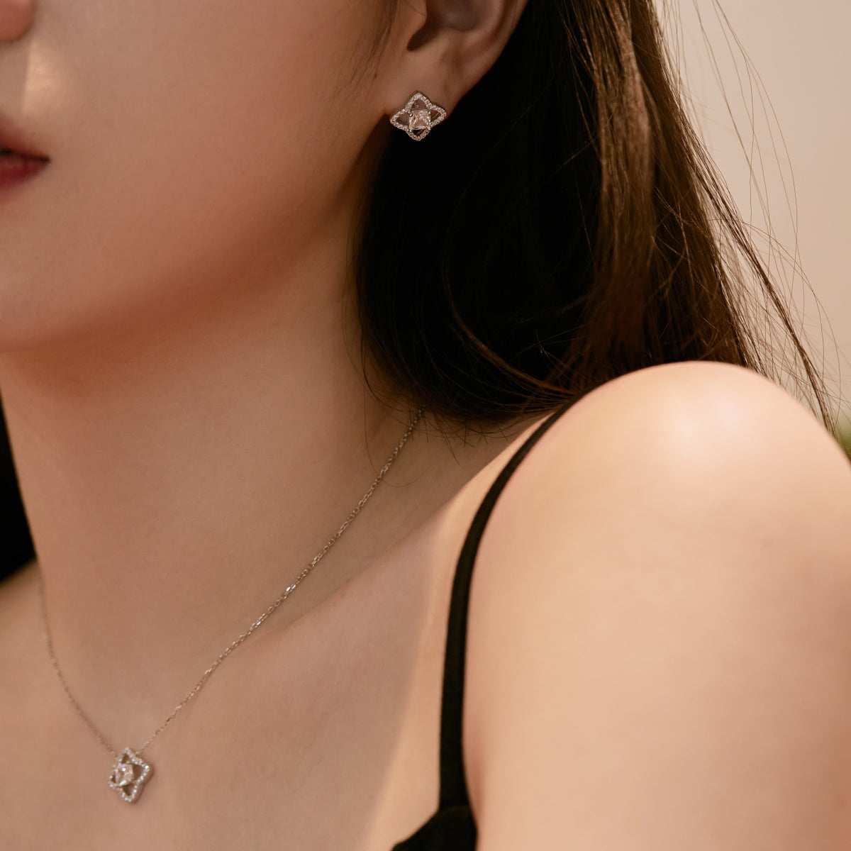 [RAFFINE] Elegantes pendientes de diario con corte princesa y forma de estrella