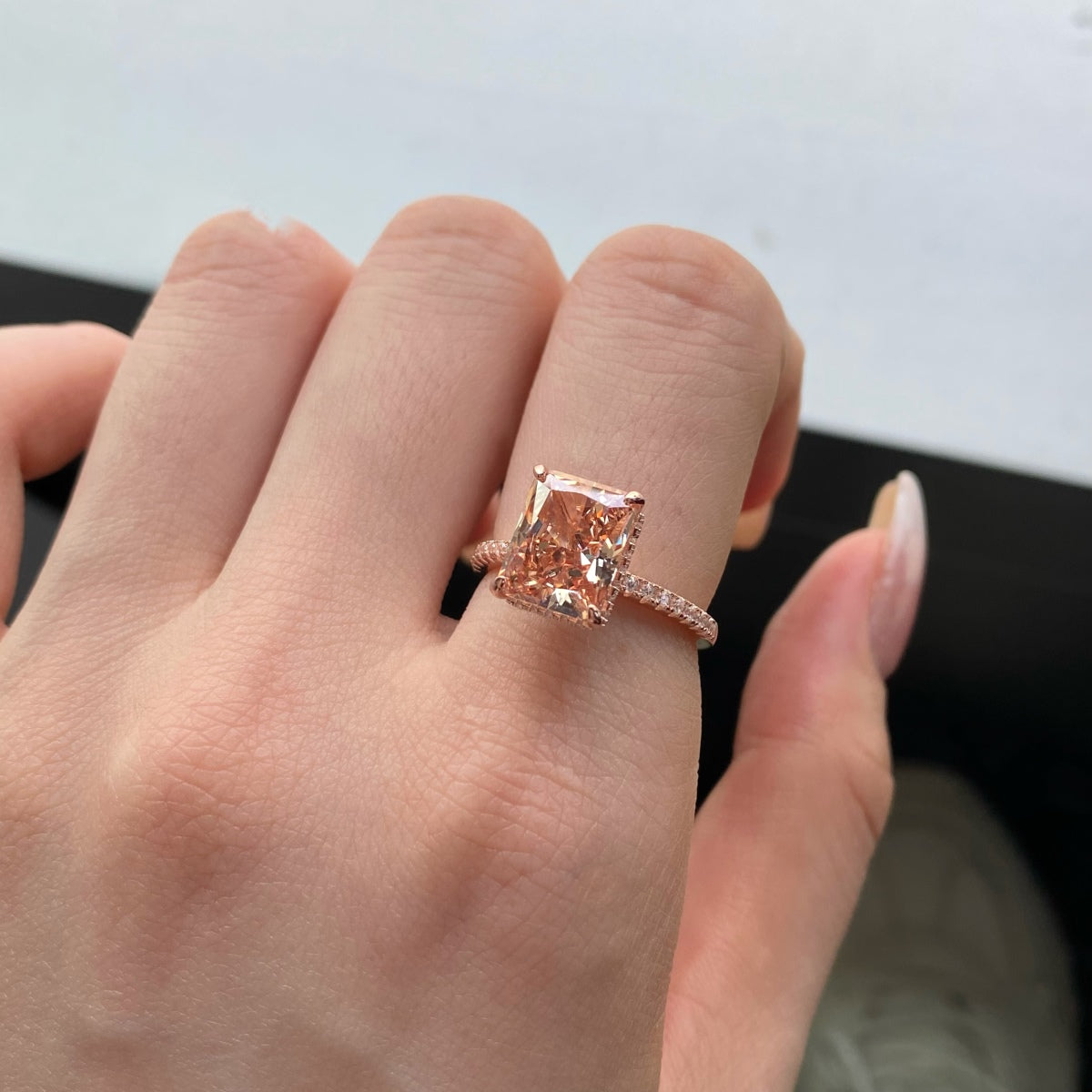 [RAFFINE]4.0 Carat Luxurious Engagement Ring