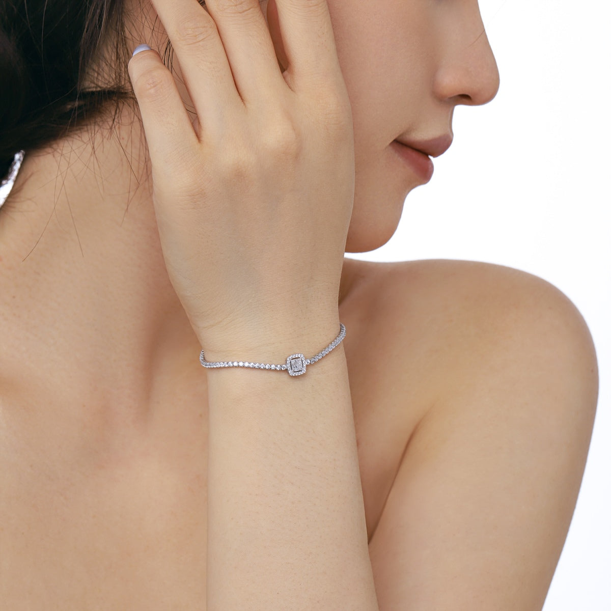 [RAFFINE]Pulsera de banquete de lujo con forma cuadrada deslumbrante