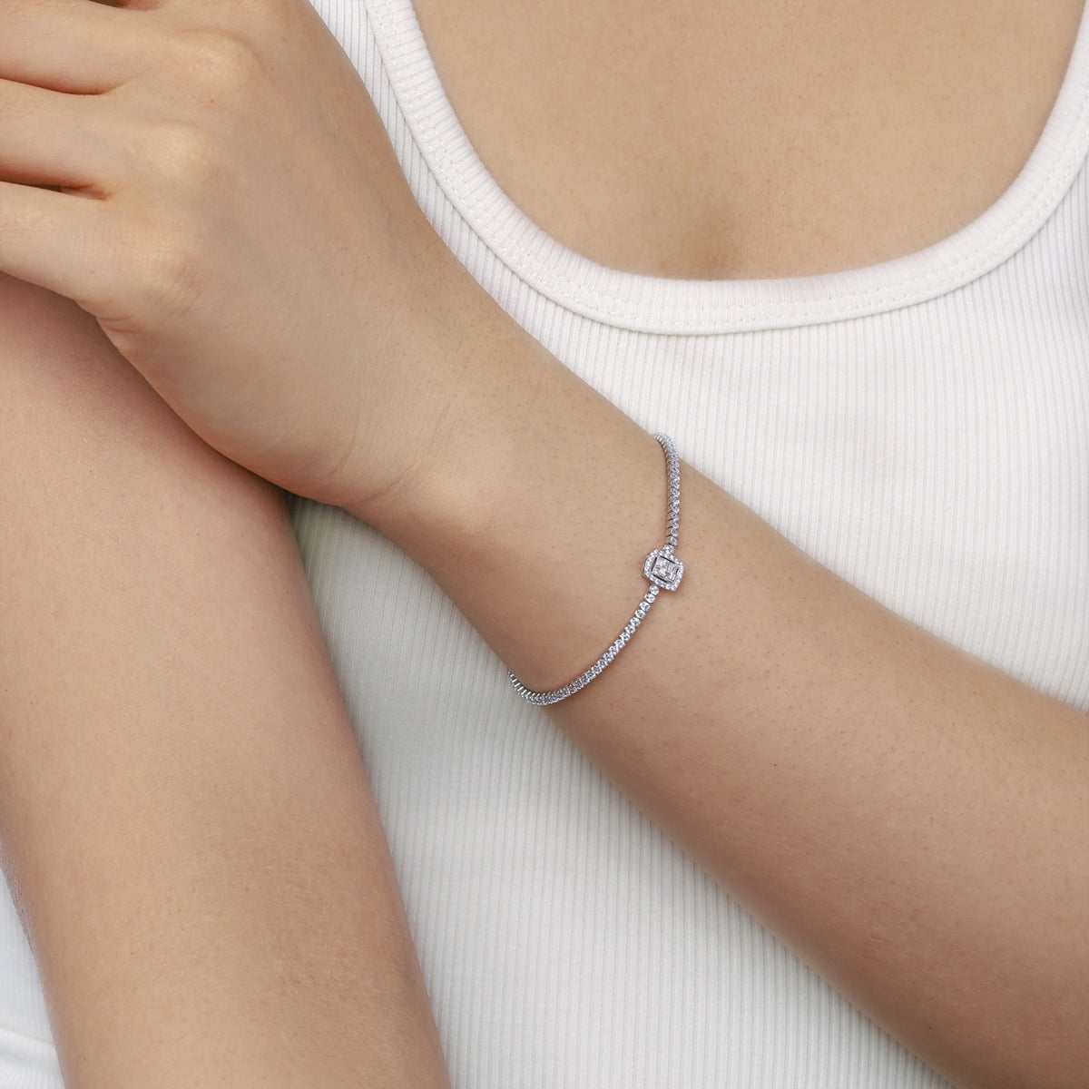 [RAFFINE]Pulsera de banquete de lujo con forma cuadrada deslumbrante