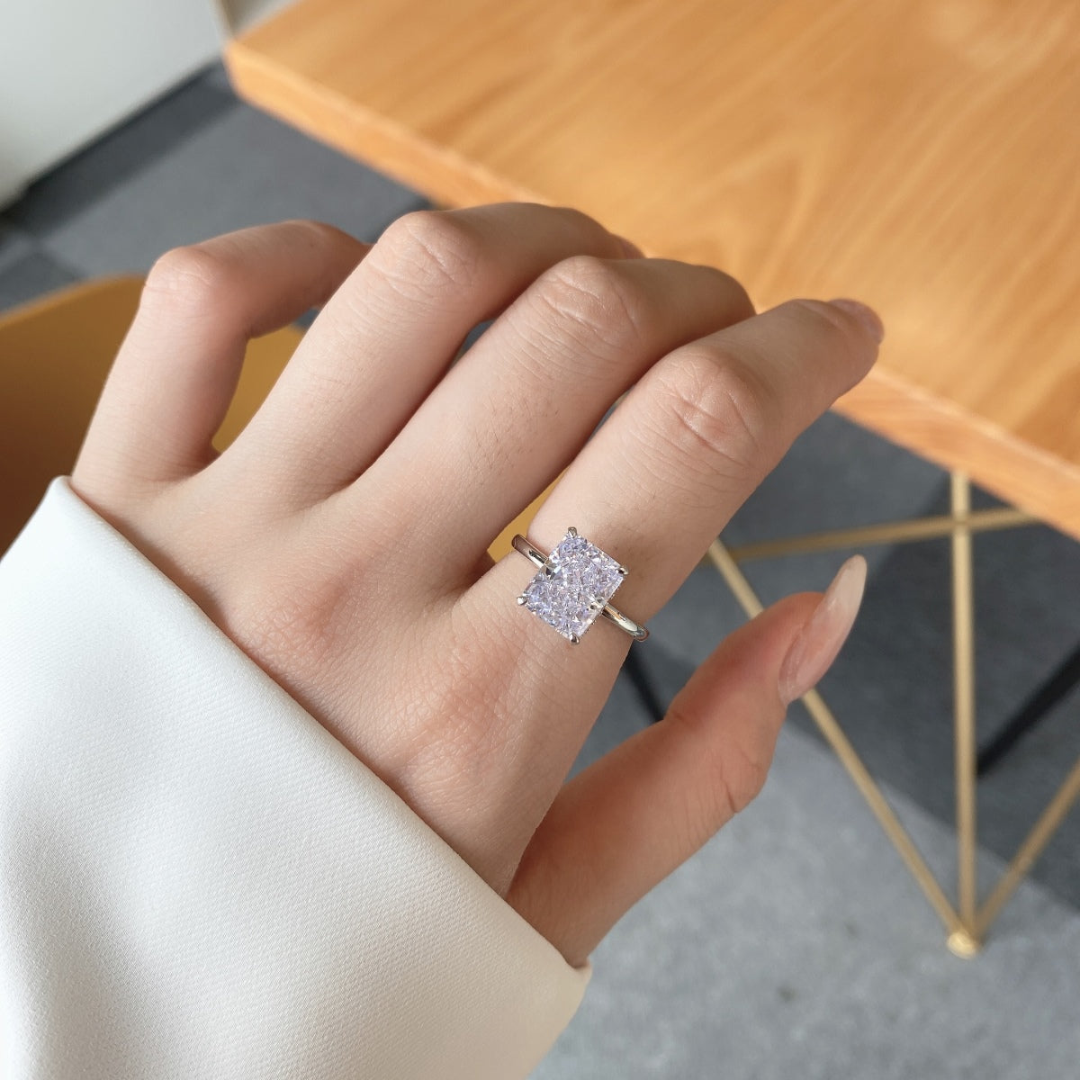 [RAFFINE]4.0 Carat Ornate Enchanting Radiand Cut Banquet Ring