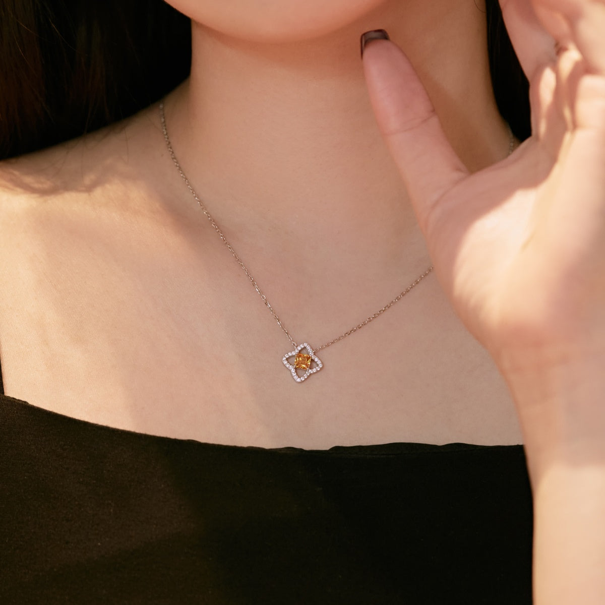 [RAFFINE]Exquisito collar de corte princesa con forma de flor