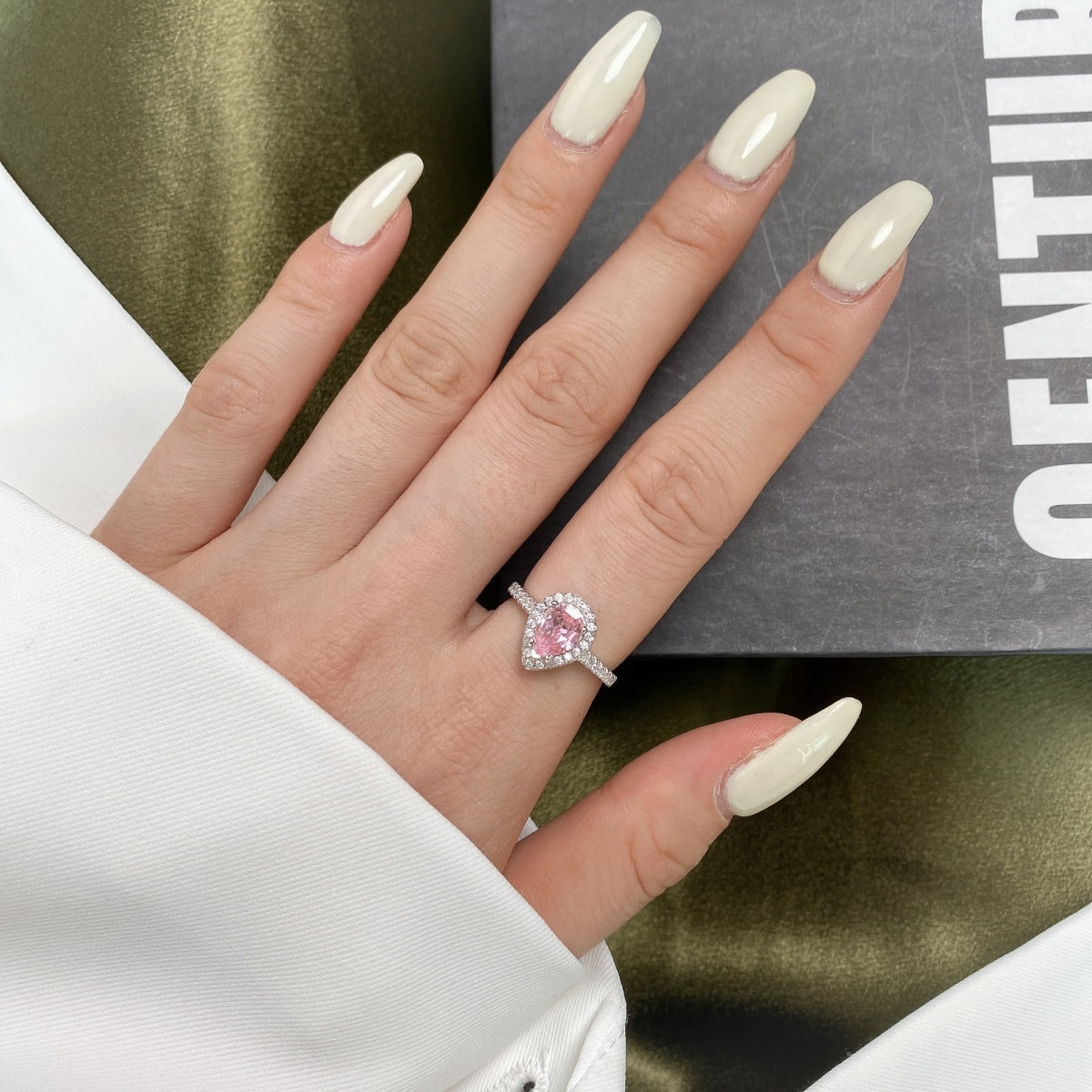 [RAFFINE]1.0 Carat Luxurious Resplendent Water Drop Shape Wedding Ring