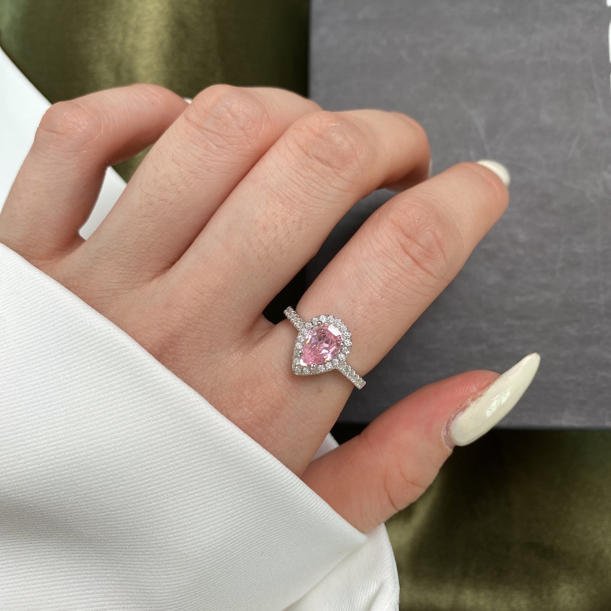 [RAFFINE]1.0 Carat Luxurious Resplendent Water Drop Shape Wedding Ring