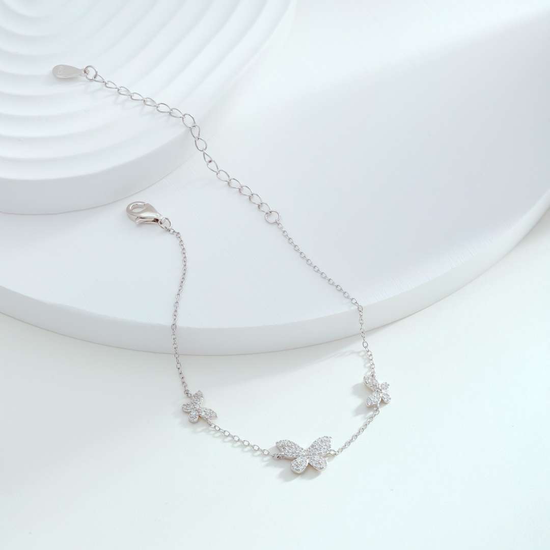 [RAFFINE]Pulsera delicada con colgante de mariposa