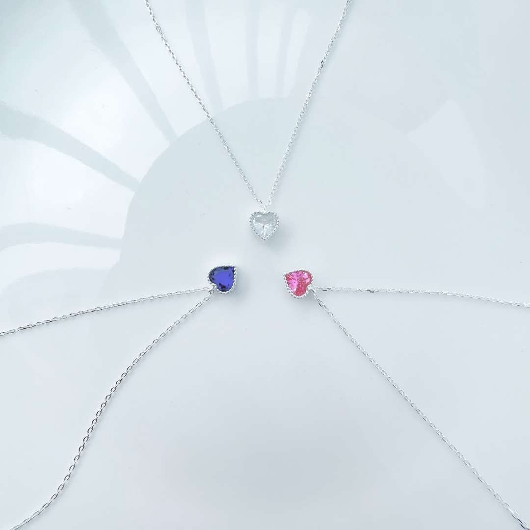 [RAFFINE]Collar con forma de corazón adornado