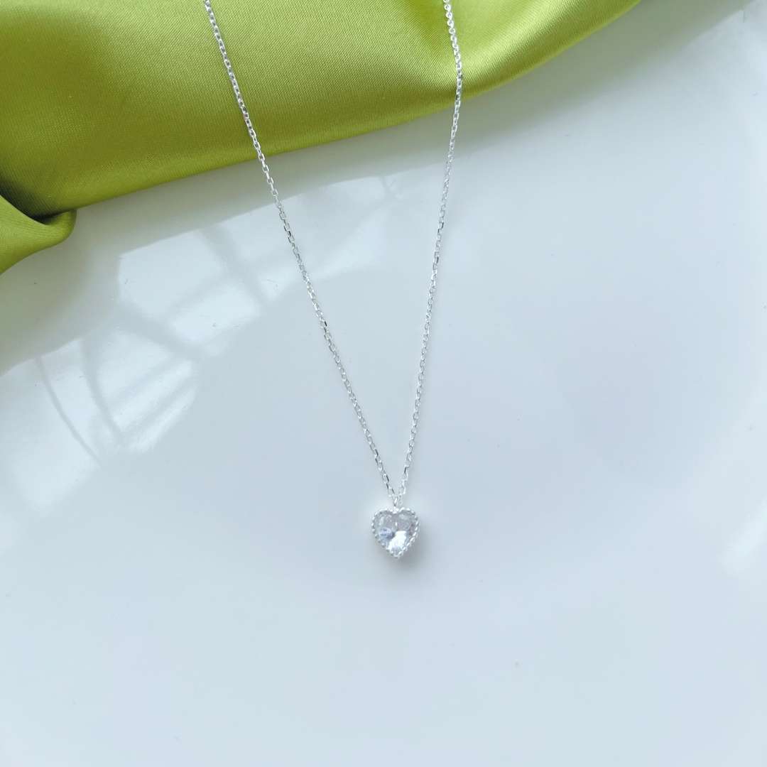 [RAFFINE]Collar con forma de corazón adornado