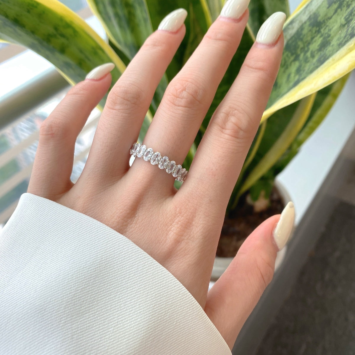 [RAFFINE]Ornate Oval Cut Tennis Ring