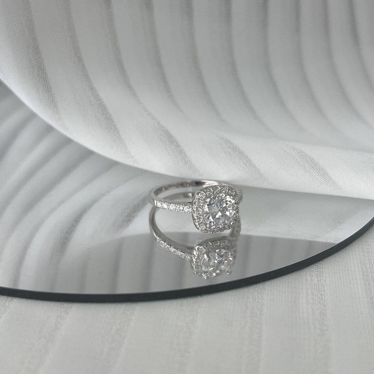 [RAFFINE]Dazzling Resplendent Round Cut Wedding Ring