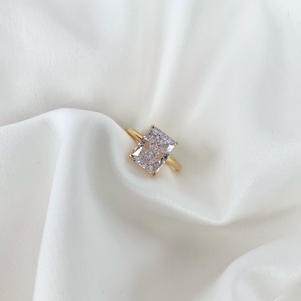 [RAFFINE]4.0 Carat Ornate Enchanting Radiand Cut Banquet Ring