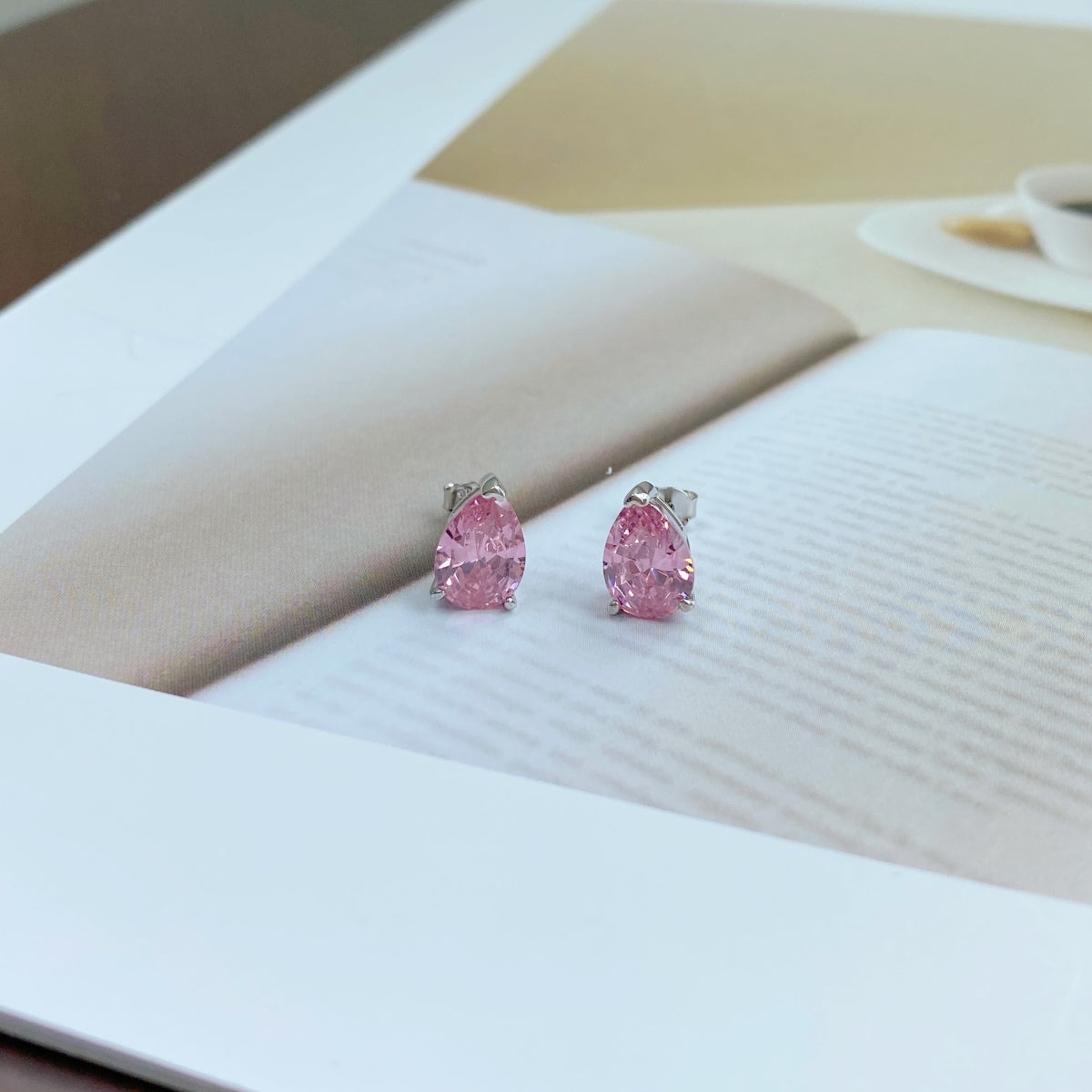 [RAFFINE]Pendientes con forma de gota de agua adornada