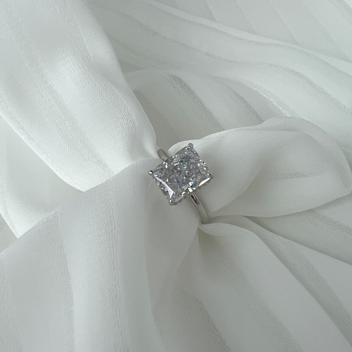 [RAFFINE]4.0 Carat Ornate Enchanting Radiand Cut Banquet Ring