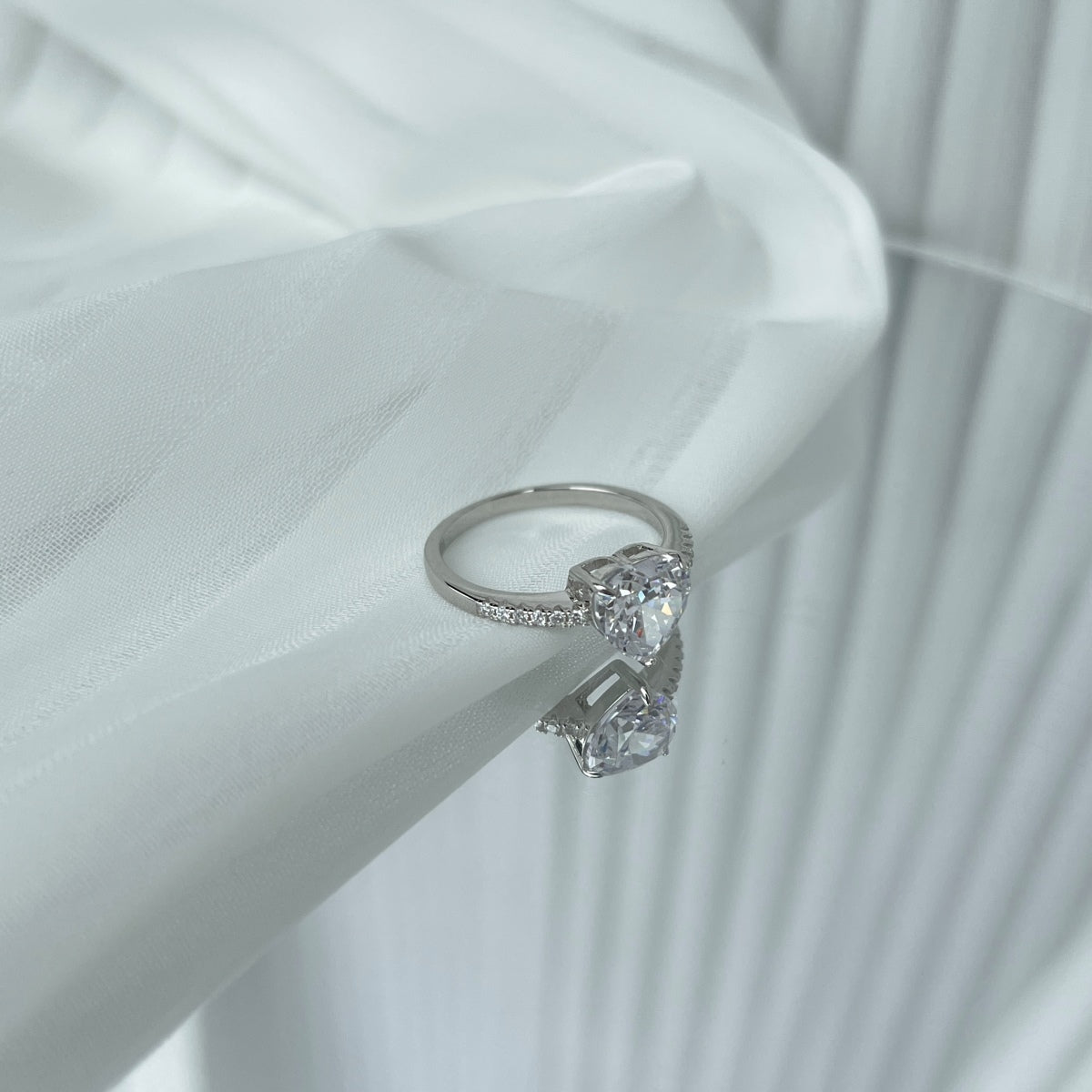 [RAFFINE]2.0 Carat Dazzling Lustrous Heart Cut Lover Ring
